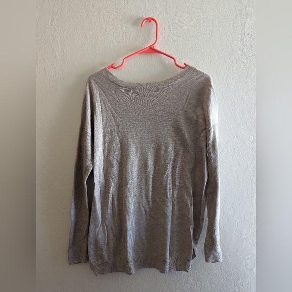 Tan v-neck sweater size M medium NWT American Eagle - Picture 2 of 5